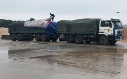 “Binh đoàn” xe tải trọng lớn “trẩy hội” từ Quảng Bình về Nghệ An