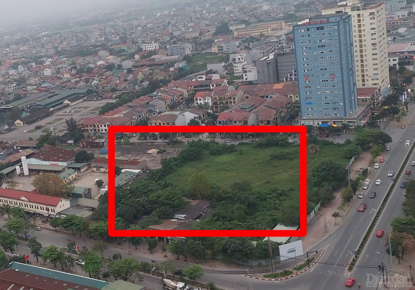 Khu đất vàng” bị bỏ hoang của dự án Trung tâm thương mại, văn phòng cho thuê và căn hộ cao cấp BMC ở phường Quán Bàu, TP Vinh, tỉnh Nghệ An