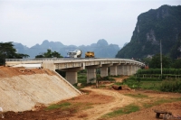 Nghệ An: Cầu hàng trăm tỷ xây xong đã lâu… chưa thấy đường ở đâu?