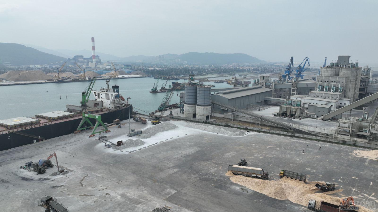 Đẩy mạnh thu hút đầu tư vào các khu kinh tế ven biển trọng điểm được ưu tiên đầu tư gắn với phát triển cảng nước sâu trong khu vực được Thanh Hoá - Nghệ An – Hà Tĩnh đặc biệt quan tâm
