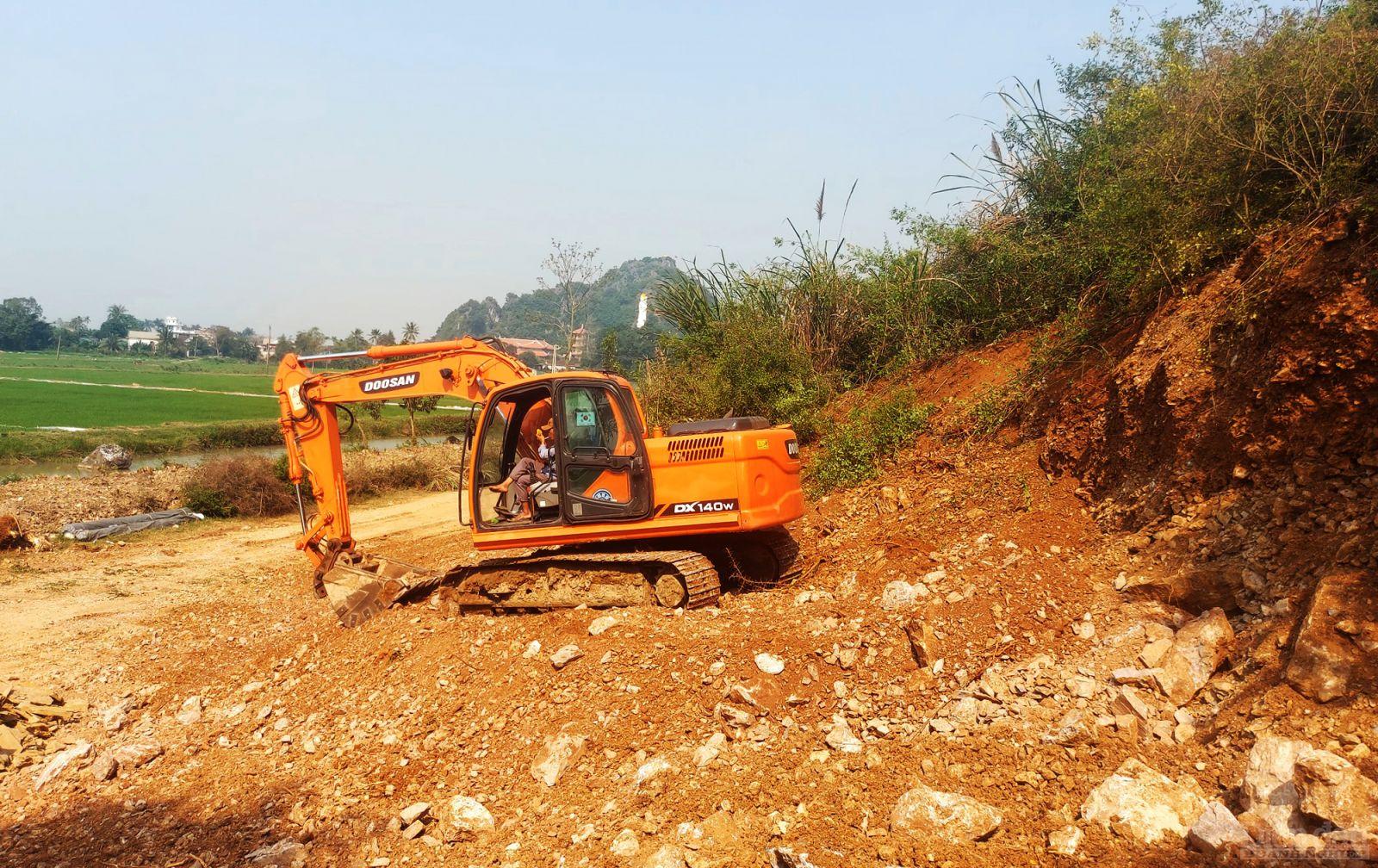 Công ty TNHH Trung Việt Hưng ngang nhiên khai thác khoáng sản trái phép tại khu vực chân Lèn Hai Vai
