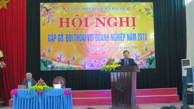 Ông Nguyễn Văn Luệ, Chủ tịch UBND Huyện Hậu Lộc phát biểu tại hội nghị