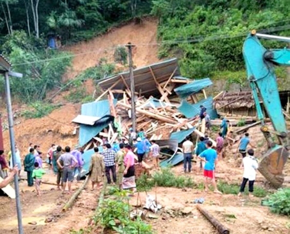 Lực lượng chức năng tỉnh Thanh Hóa cố gắng xử lý 24/24 để nhân dân ổn định dần cuộc sống sau lũ