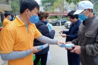 Thanh Hóa: Tập đoàn Aikya Pharm phát khẩu trang miễn phí cho người dân
