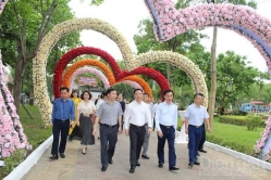 Thanh Hóa: Độc đáo cổng hoa tình yêu thu hút du khách