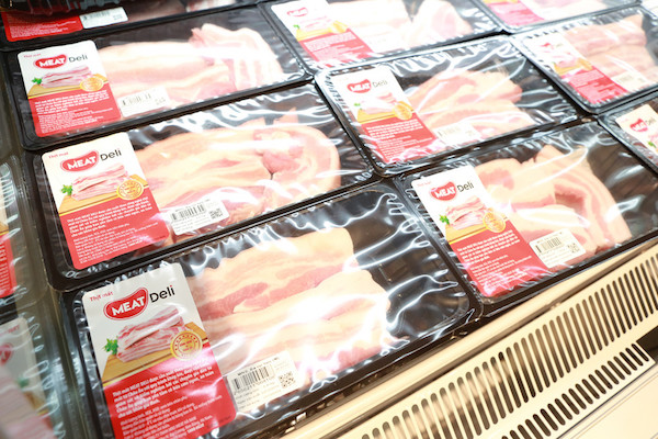 Thịt sạch tại siêu thị chạy chương trình giảm giá hỗ trợ người tiêu dùng