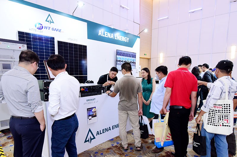 Pin mặt trời HT66-210, HT78-18X : 2 model mới nhất của HT-SAAE được trưng bày tại gian hàng ALENA ENERGY - The Solar Show Vietnam 2022