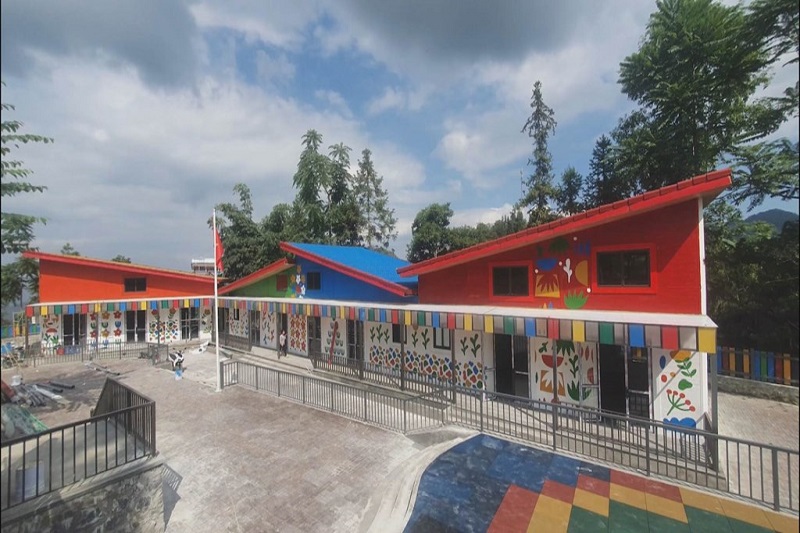 Ngôi trường bằng nhựa tái chế được bàn giao cho thôn Ngải Phóng Chồ, xã Cao Sơn - huyện Mường Khương, tỉnh Lào Cai.