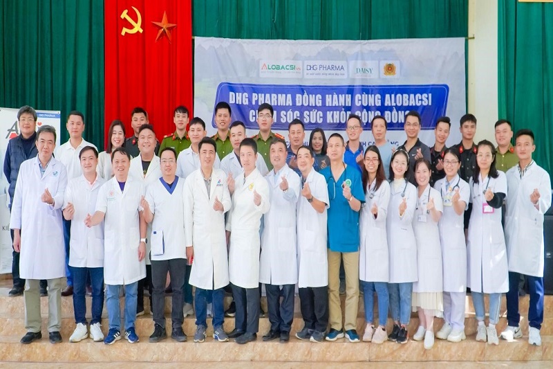 Đoàn bác sĩ tham gia chuyến thăm khám thiện nguyện tại Cao Bằng.