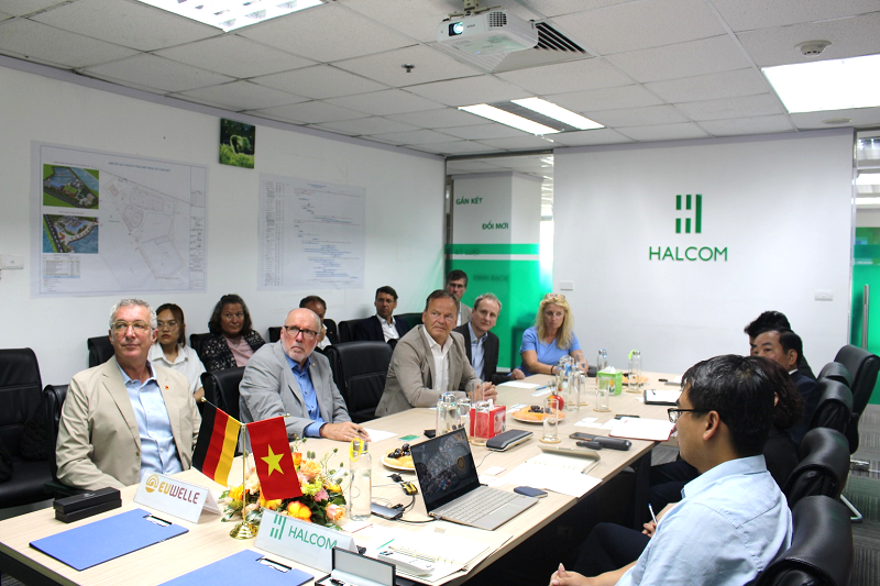 Halcom đặt mục tiêu, tới năm 2026, công ty sẽ xây dựng các nhà máy xử lý chất thải rắn đạt công suất xử lý 3.000 tấn rác thải/ngày tại Việt Nam