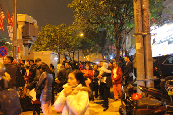 Không khí háo hức trên đường phố Hà Nội