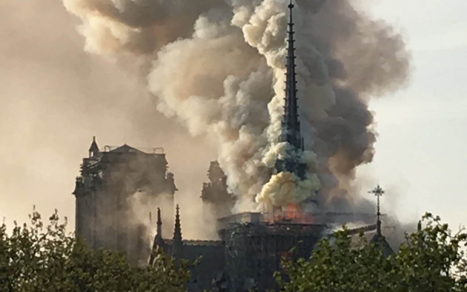 Nhà thờ đức bà Paris bị hỏa hoạn làm tổn thương sâu sắc cộng đồng theo đạo Công giáo không chỉ ở nước Pháp