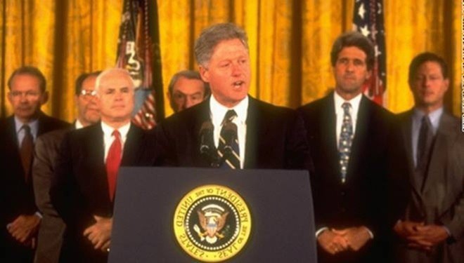 hời khắc lịch sử - ngày 11/7/1995, Tổng thống Mỹ Clinton tuyên bố chính thức bình thường hóa quan hệ với Việt Nam.