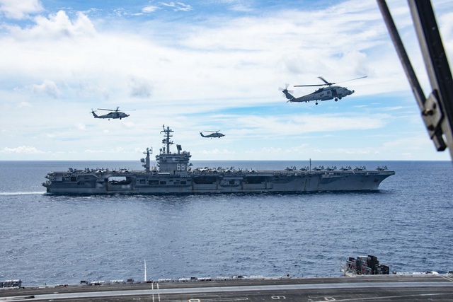 Các máy bay và tàu chiến Mỹ tập trận tại Biển Đông trong tháng 7. (Ảnh: Hải quân Mỹ)