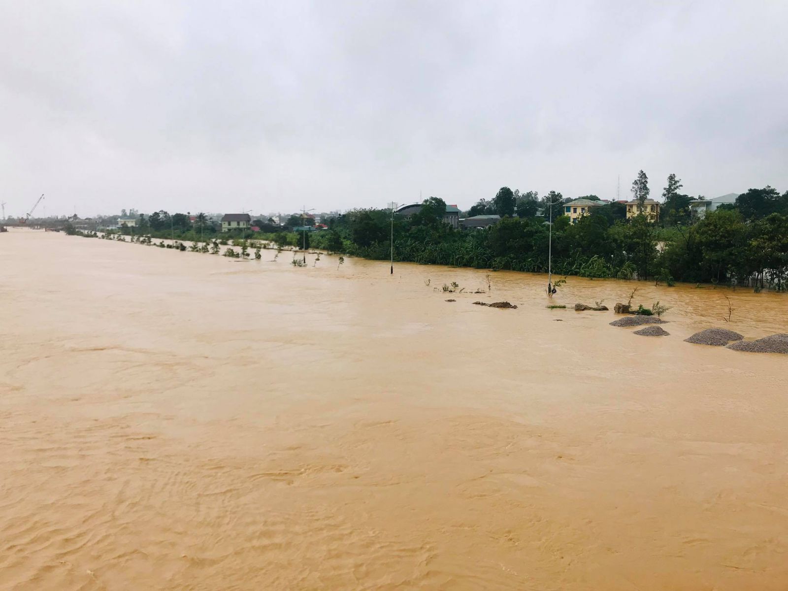 Lũ lụt gây thiệt hại nghiêm trọng đến miền Trung