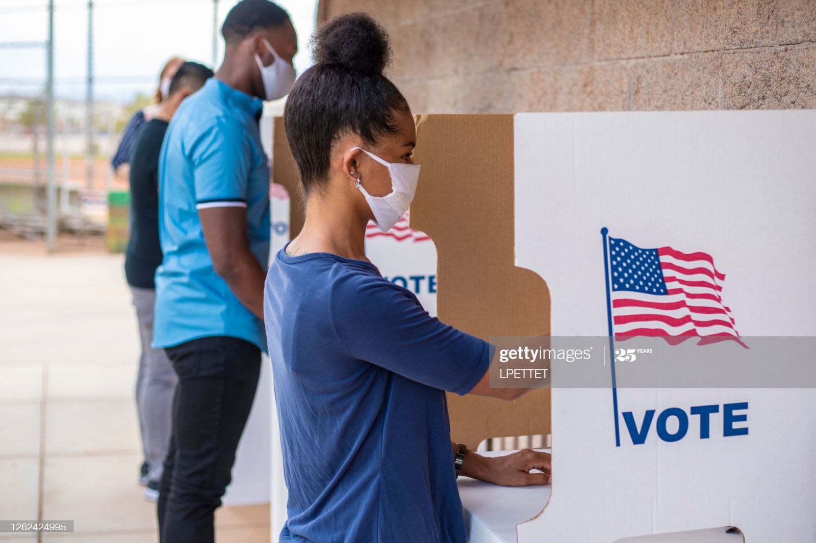 Năm nay gần 100 triệu cử tri bỏ phiếu sớm, con số chưa từng thấy trong lịch sử Mỹ