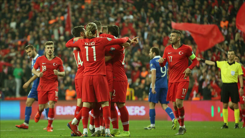 Thổ Nhĩ Kỳ (áo đỏ) là ẩn số thú vị tại EURO lần này