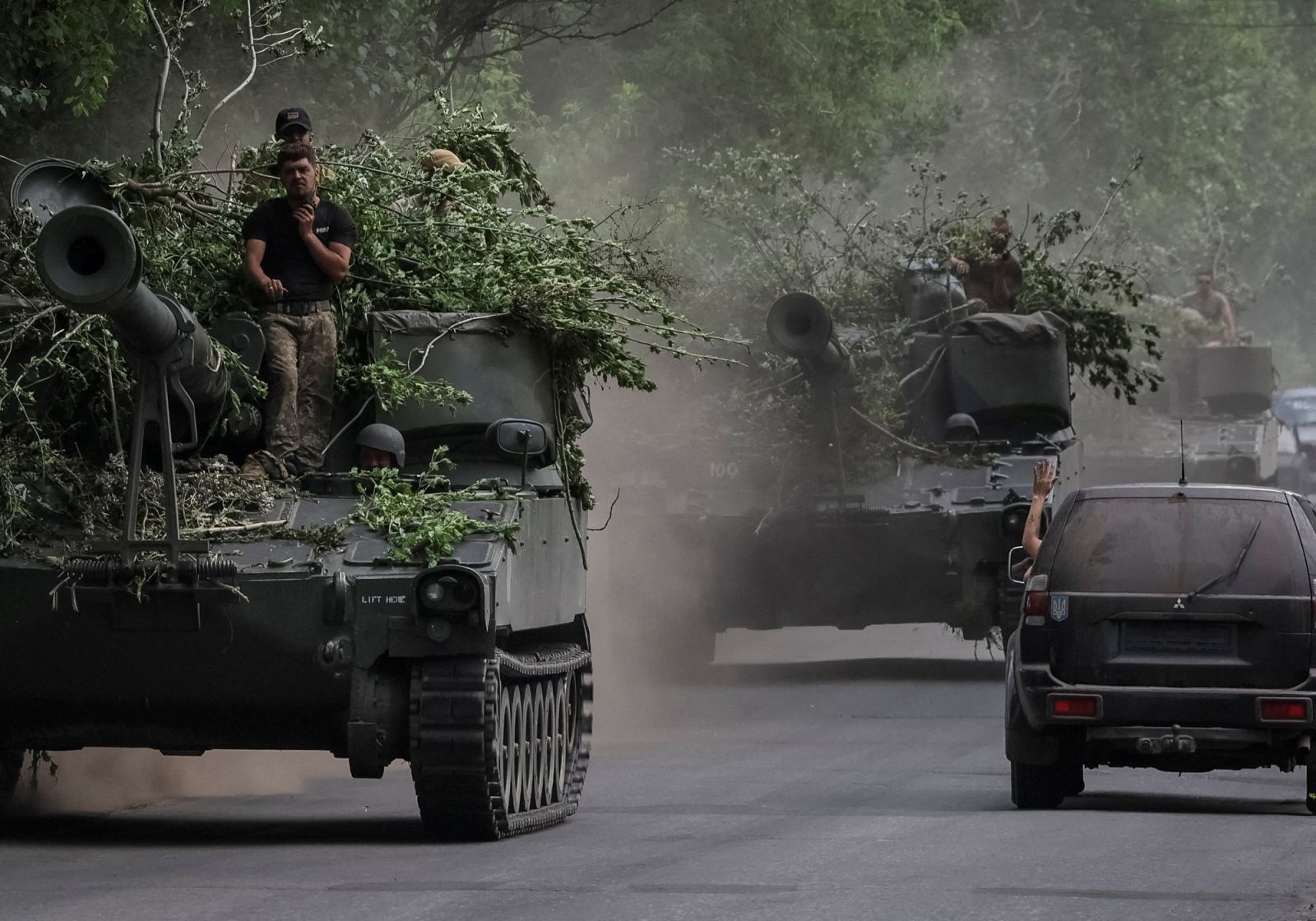 Xe tăng Ukraine ở Donbass (Ảnh: Reuters)