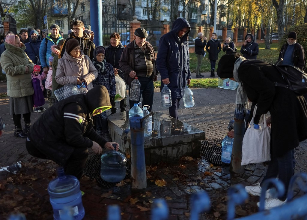 Khoảng 40% dân Kiev thiếu nước do bị tấn công bằng tên lửa