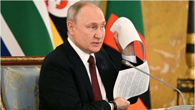 Tổng thống Putin đưa ra tài liệu đàm phán với Ukraine trong cuộc họp với các nhà lãnh đạo châu Phi ngày 17/6