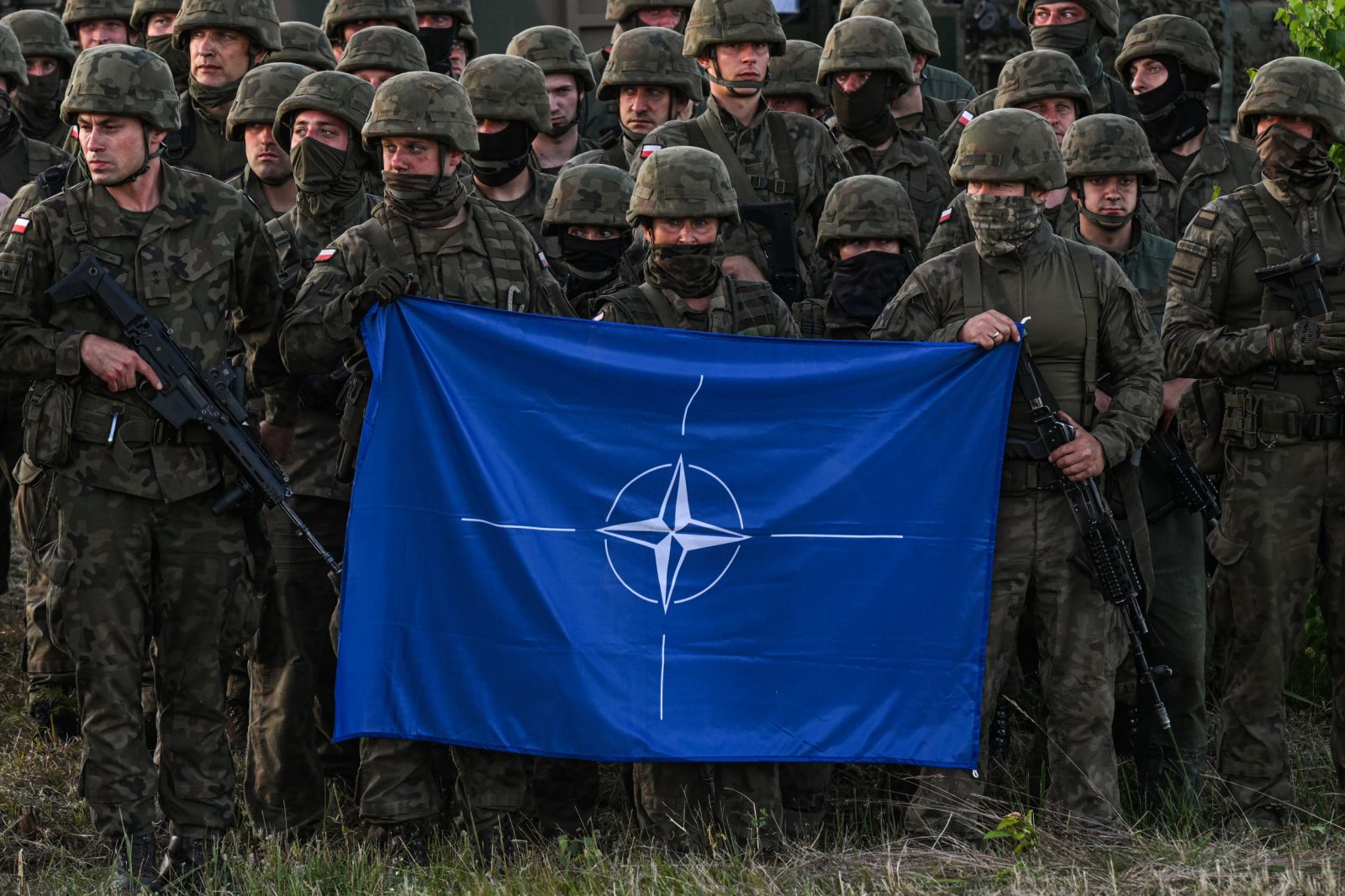 Nhiều nhận định NATO cuối cùng sẽ can thiệp vào Ukraine