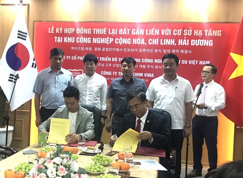 Lễ ký hợp đồng thuê đất giữa Công ty TNHH Achim Vina với Công ty CP phát triển đô thị và khu công nghiệp Cao su Việt Nam