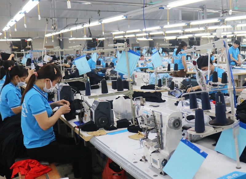 các doanh nghiệp may trên địa bàn tỉnh Thái Bình cũng đã tích cực phối hợp với công đoàn cơ sở thực hiện tốt các chế độ, chính sách để giữ chân NLĐ. (ảnh báo Thái Bình)