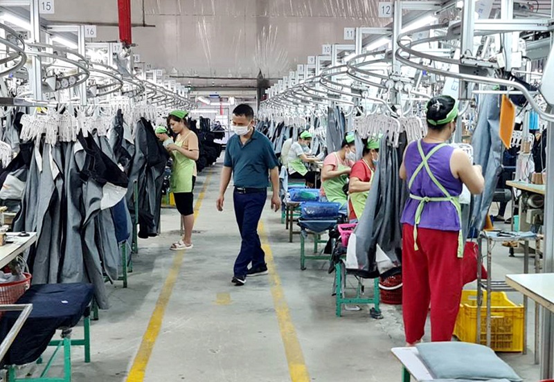 Công ty TNHH Dệt may Trường Sơn Thịnh (cụm công nghiệp Mê Linh, huyện Đông Hưng) đang gặp khó khăn về đơn hàng và chi phí sản xuất tăng cao (Ảnh: Báo Thái Bình)