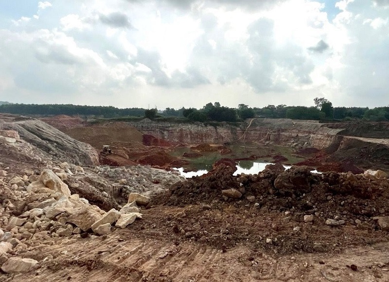 Mỏ sét Trúc Thôn tại phường Cộng Hòa (TP Chí Linh) của Công ty CP Nguyên liệu Viglacera đã hết thời hạn khai thác theo giấy phép được cấp (Ảnh: Báo Hải Dương)