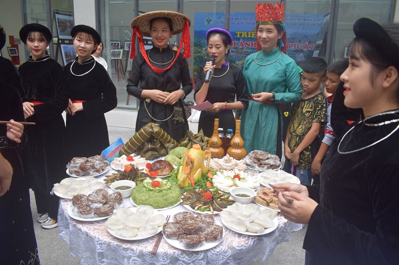 Du khách trải nghiệm phong tục đón Tết của một số đồng bào dân tộc thiểu số ở Quảng Ninh