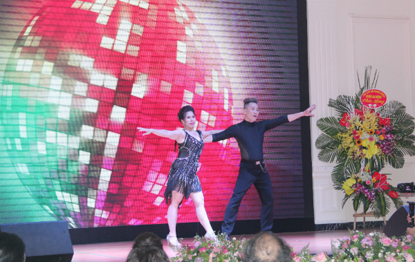 Sôi động với tiết mục nhảy Zumba của nữ doanh nhân đến từ Quảng Ninh