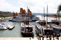 Quảng Ninh: Mua vé tham quan vịnh phải có hợp đồng thuê tàu