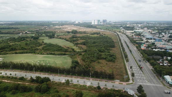 Khu đất 145ha (kế bên khu đất 43ha) được đầu tư làm sân golf nay các nhà đầu tư đề xuất nhượng lại để doanh nghiệp nhà nước quản lý 