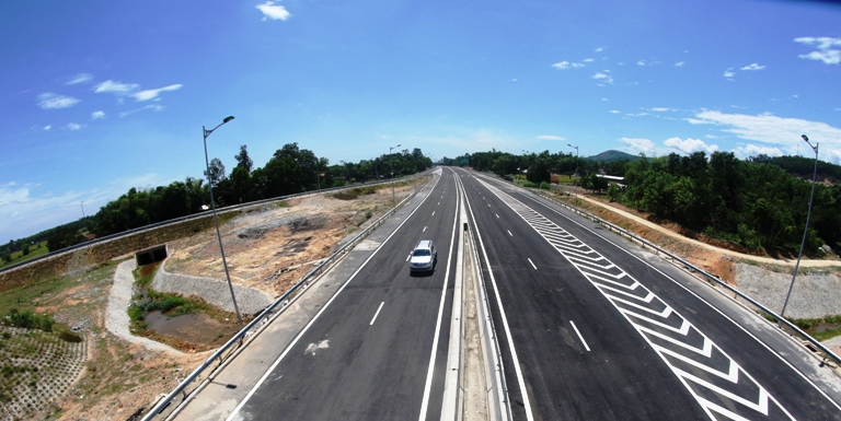 Tuyến cao tốc Tam Kỳ-Quảng Ngãi trước giờ thông xe (Ảnh Xuân Huy)
