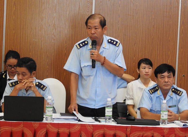 Ông Trần Minh Tuấn, Phó Chi cục Trưởng, Chi cục Hải quan cửa khẩu Cảng Nha Trang trả lời phản ánh của doanh nghiệp