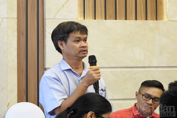 Ông Vũ Quang Sơn, Kế toán trưởng Công ty Cổ phần Phụ liệu may Nha Trang chia sẻ tại Hội thảo
