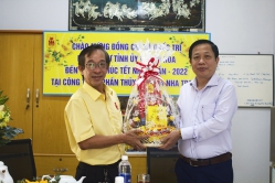 Ông Hà Quốc Trị thăm, chúc mừng năm mới tại Công ty Cổ phần Thủy sản 584 Nha Trang