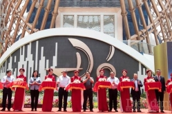 Thủ tướng cắt băng khánh thành nhà hát tư nhân đầu tiên tại Việt Nam