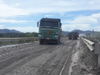 Vụ xe tải trọng lớn cày nát đường Nghi Sơn – Bãi Trành: Cơ quan chức năng sẽ kiên quyết xử lý?