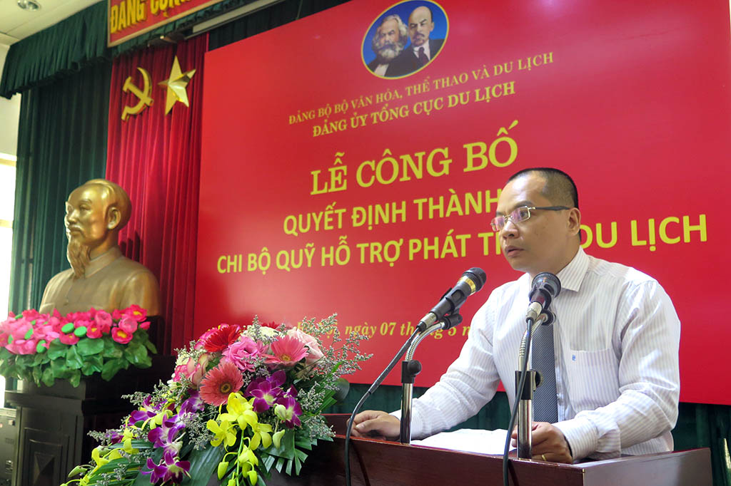 Bí thư Chi bộ, Chủ tịch Quỹ hỗ trợ phát triển du lịch Lê Tuấn Anh phát biểu tại buổi lễ