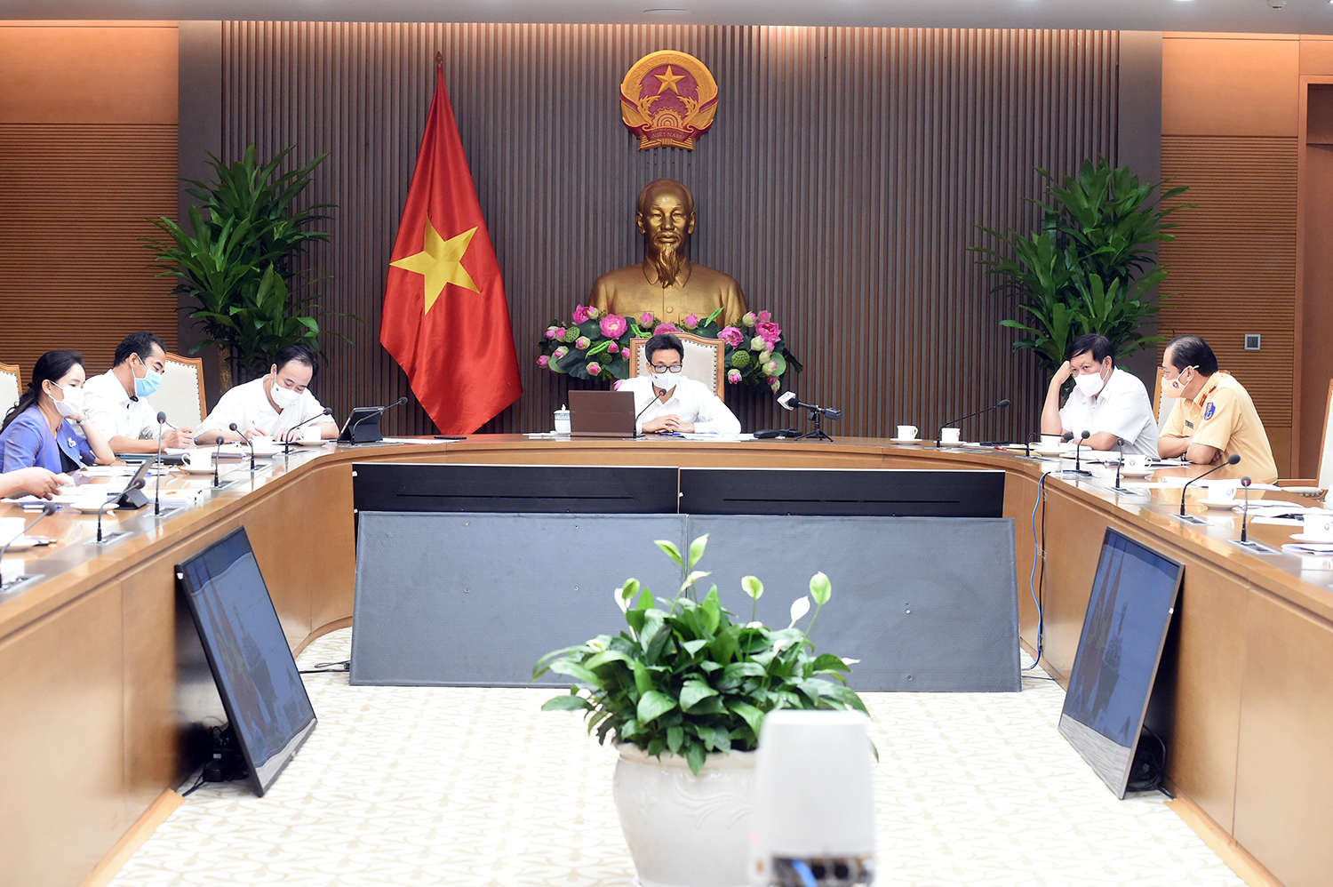 Phó Thủ tướng Vũ Đức Đam chủ trì cuộc họp Ban Chỉ đạo Quốc gia phòng, chống dịch Covid-19 và trực tuyến với tỉnh Tiền Giang vào chiều ngày 25/6/2021.