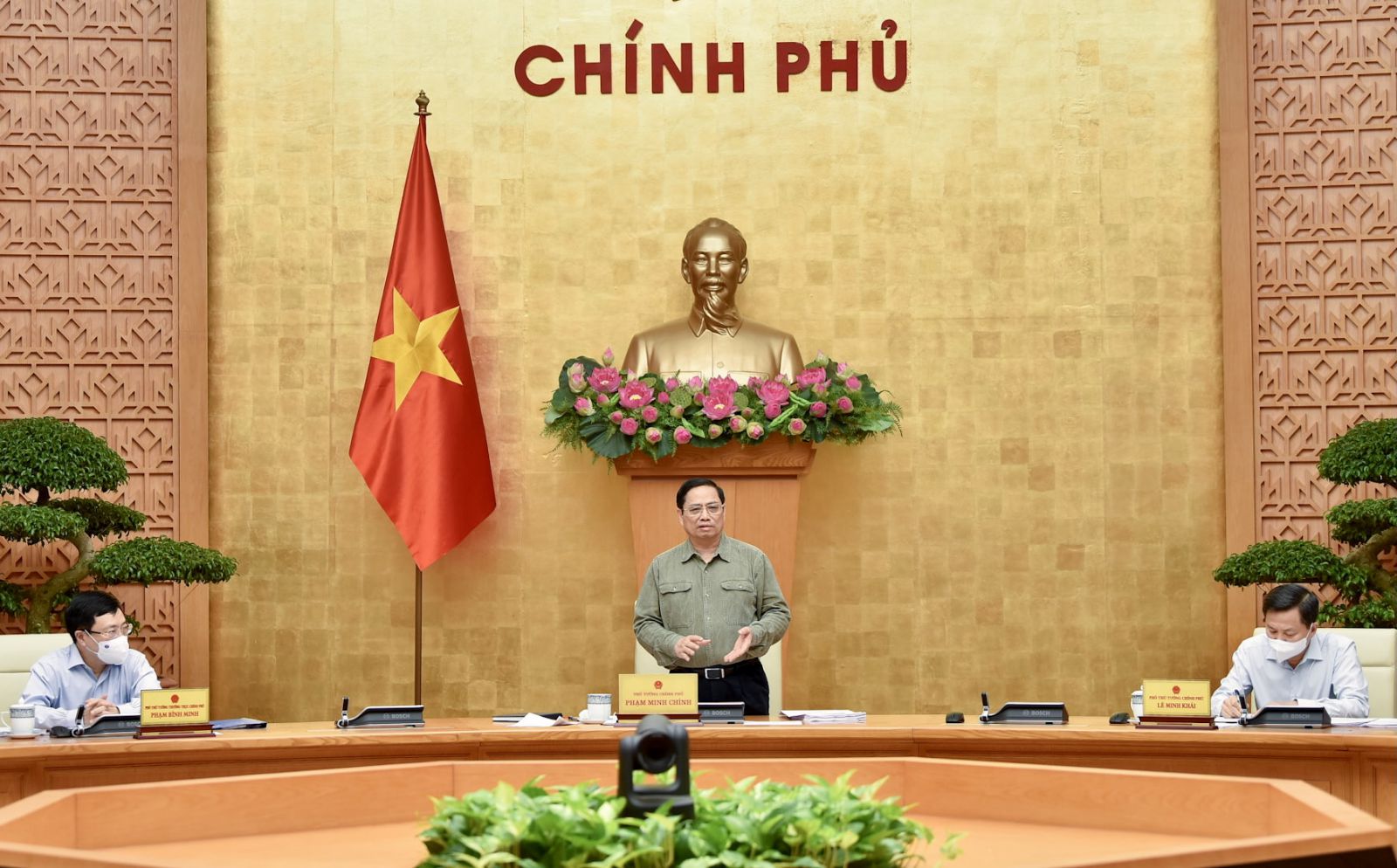 Thủ tướng Phạm Minh Chính chủ trì phiên họp Chính phủ tháng 10/2021. Ảnh: VGP