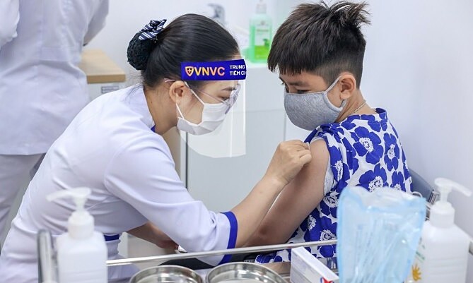 Thủ tướng Phạm Minh Chính yêu cầu Bộ Y tế, sau khi được cấp có thẩm quyền phê duyệt về chủ trương, tiến hành ngay các thủ tục cần thiết theo quy định để mua vaccine cho trẻ em từ 5 đến 11 tuổi.