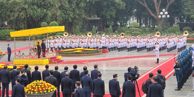 Toàn cảnh lễ đón trọng thể Thủ tướng Chính phủ Lào Phankham Viphavanh thăm chính thức Việt Nam ngày 8/1/2022 tại Phủ Chủ tịch.