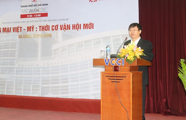 Ông Trần Ngọc Liêm, Phó giám đốc VCCI TP HCM phát biểu tại hội thảo