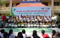 Bình Thuận: Trao nhiều phần quà ý nghĩa cho trẻ em nghèo vượt khó