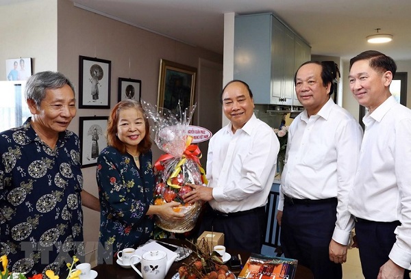 Thủ tướng thăm và tặng quà các nhà báo lão thành ở TP HCM
