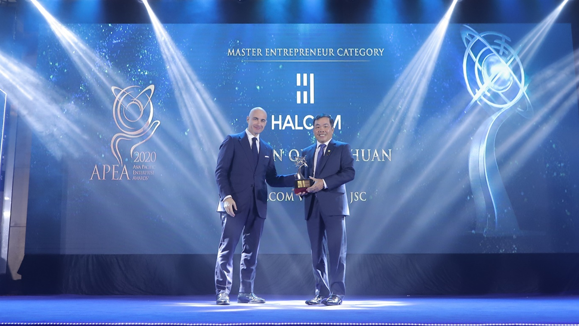 Chủ tịch HĐQT Halcom VN Nguyễn Quang Huân vinh dự nhận giải thưởng Doanh nhân xuất sắc châu Á - APEA 2020