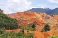 Thanh Hóa: Dân sống nơm nớp dưới đập chứa bùn thải mỏ khai thác quặng
