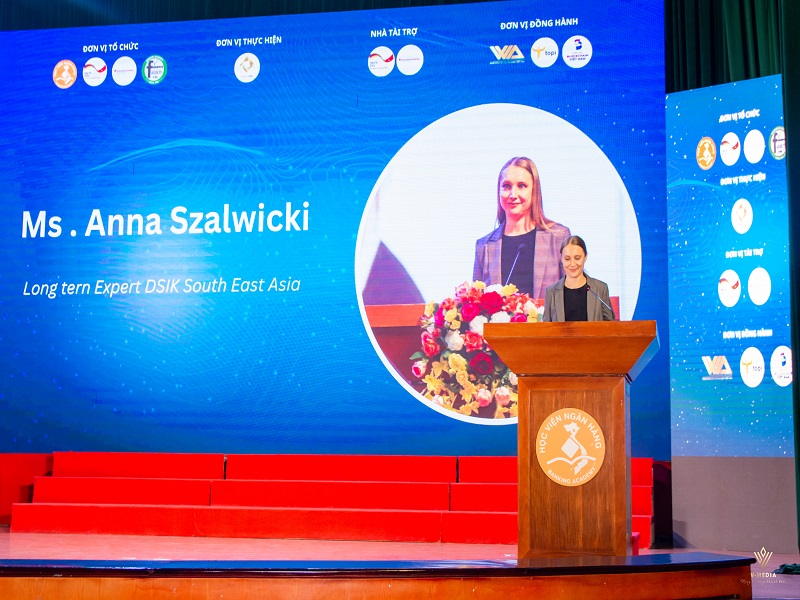  đại diện Quỹ hợp tác Quốc tế các Ngân hàng tiết kiệm Đức DSIK, bà Anna Szalwicki 